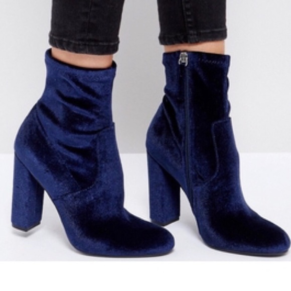 ❤️Host Pick!! Steve Madden Edit navy velvet bootie - Picture 3 of 7